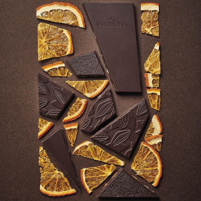 tableta chocolate negro manjari 64 naranja por valrhona